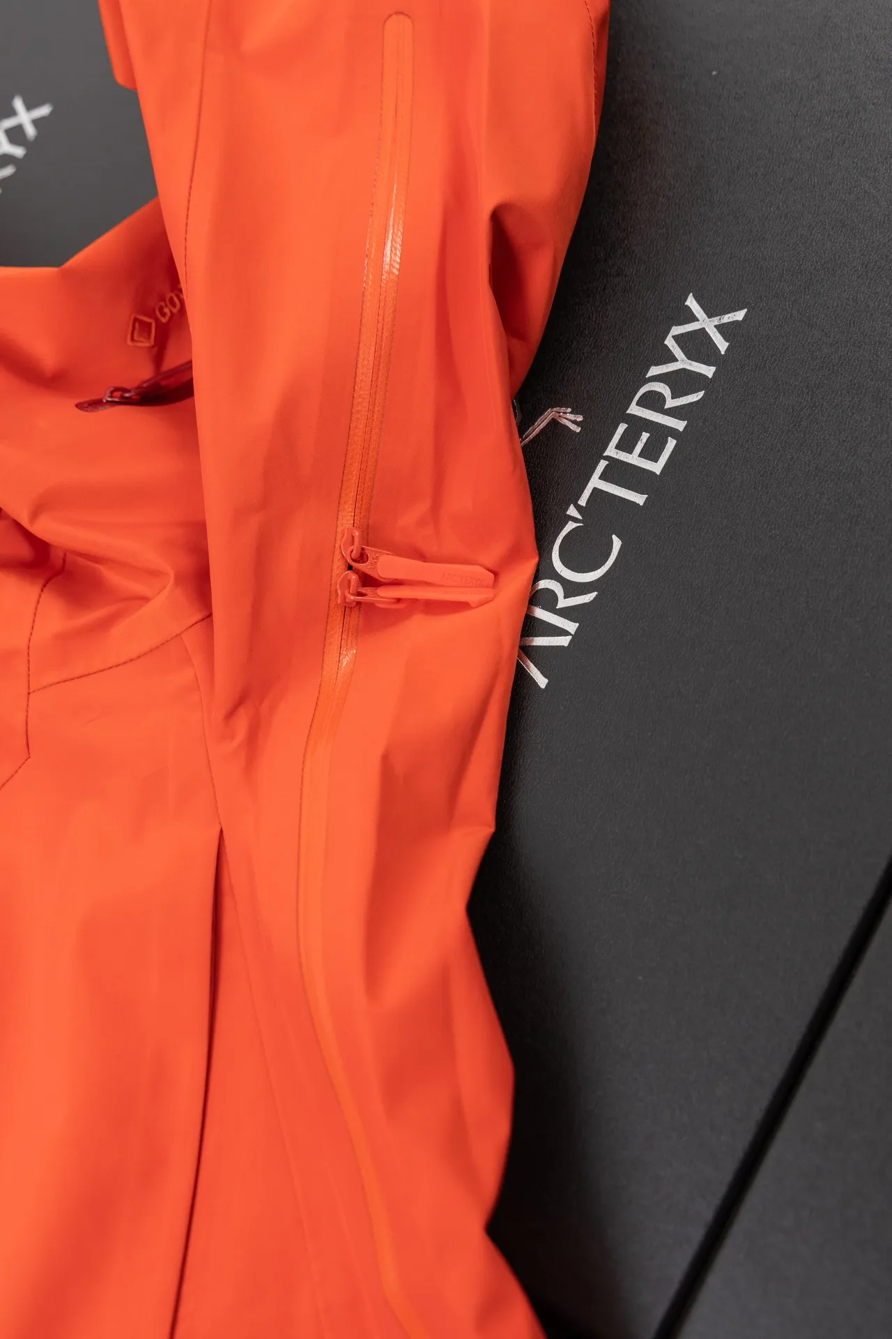 Quality ARC'TERYX SV Arcteryx Alpha SV GTX Same Style S XXL Premium ～ ！ ， 。 Recco ， ， ！ Authentic Gore-Tex ： 100% ＋ ＋20d ( )＋ Authentic ！ ！ ～ ， 。 。 ， ， ， 。 ， Quality 。 😊 Quality ！ Size：S/M/L/XL/XXL ： 81 83 86 88 90 ：117 122 128 132 136 ： 59 61 64 66 68 ： 53 55 58 60 62 S 80-120 M 110-150 L 140-170 XL 160 XXL 180 os ～